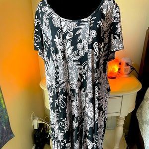 Black and white floral swing dress. Easy wear material.